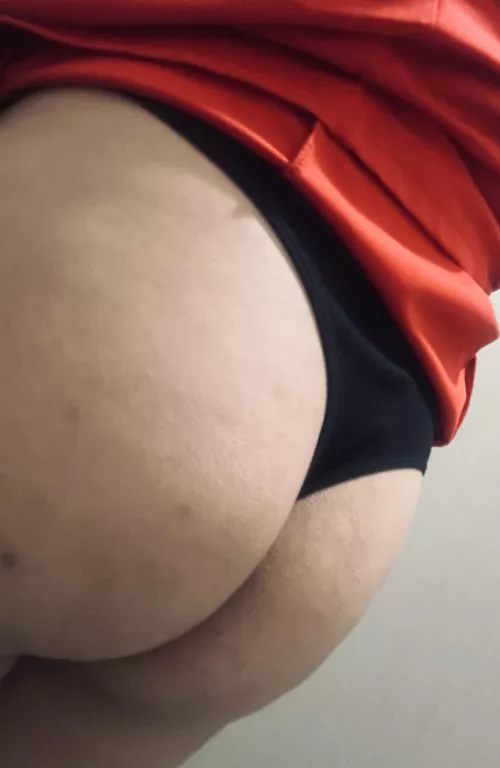 Slowly getting used to thongs [f]