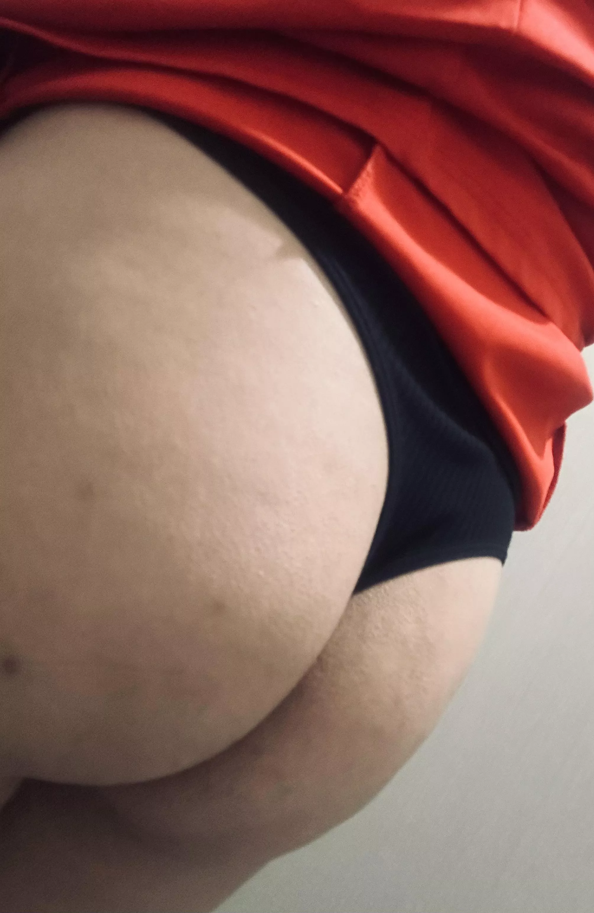 Slowly getting used to thongs [f]