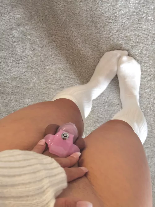 so how am i supposed to cum with this thing on 😡