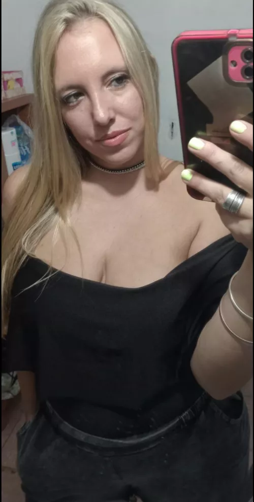 So sexy and always want to take a selfie like this