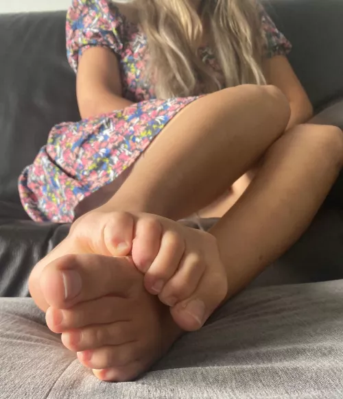 Typical girl next door, who's feet you've always wanted to massage 🤭