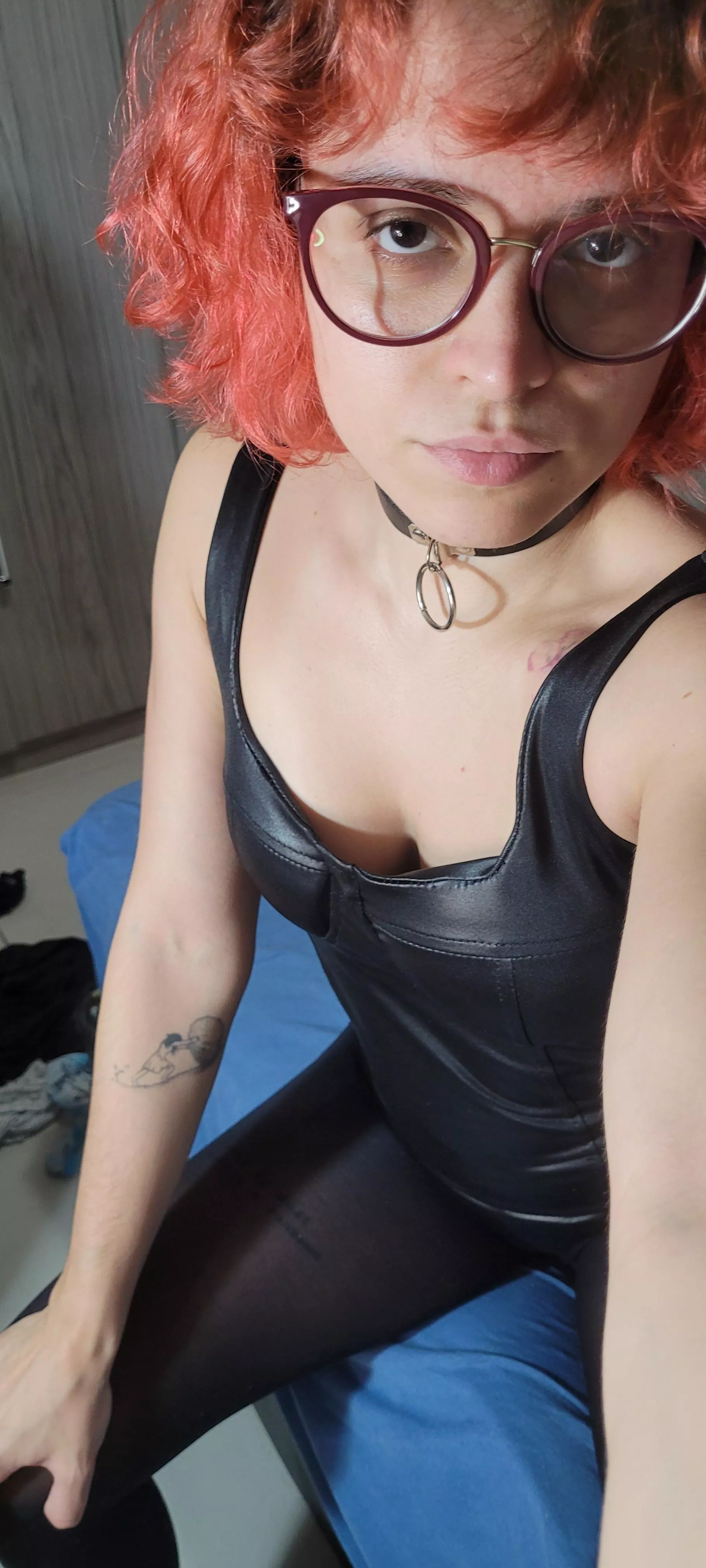 Unpopular opinion: sexy dommes can wear collars too