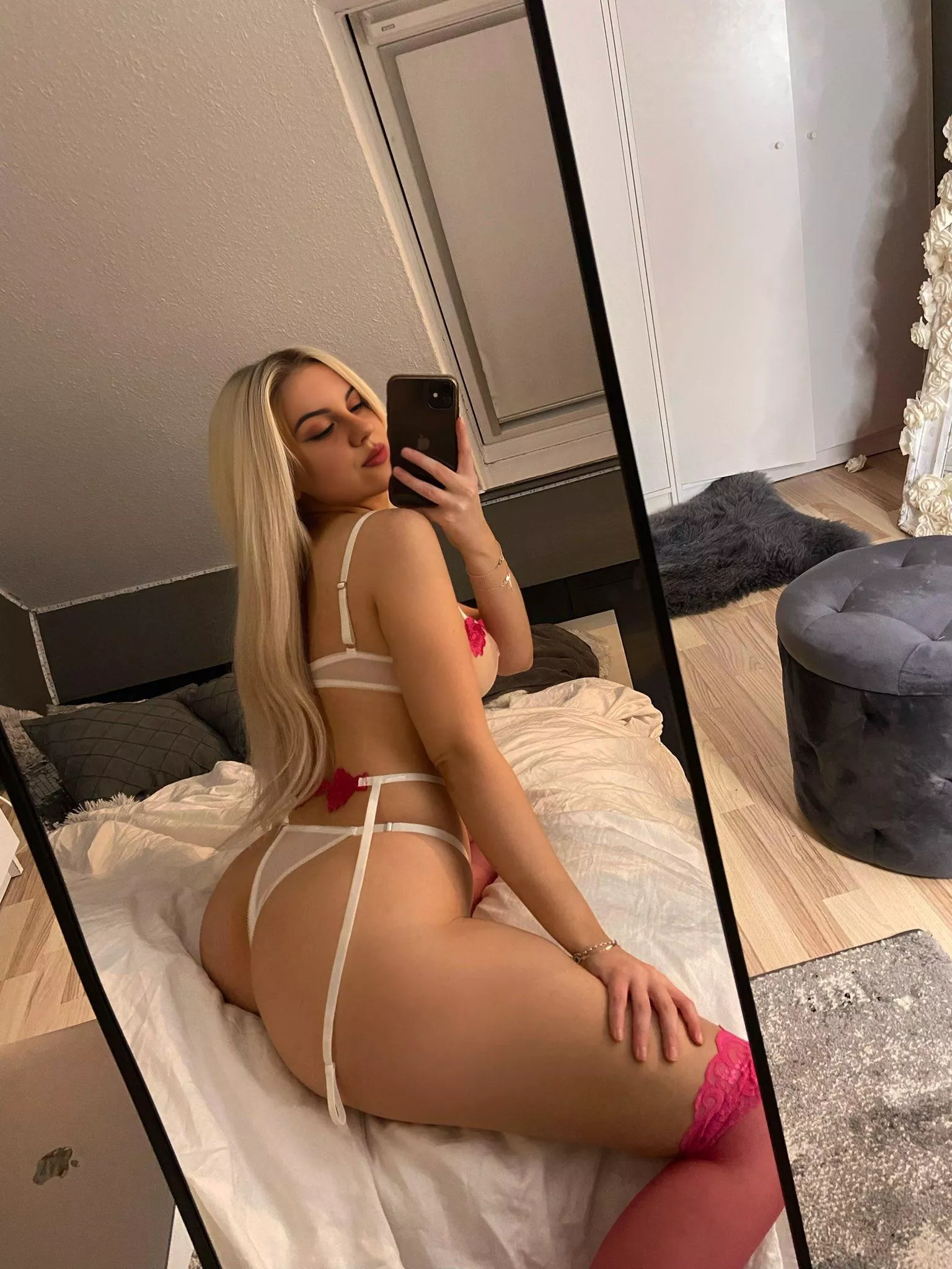 Waiting for a brave man to eat me hehe