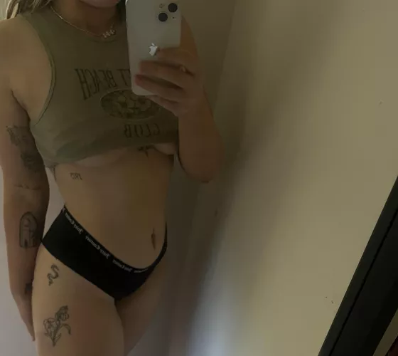 What do you rate my body? 19F btw 🥰💦