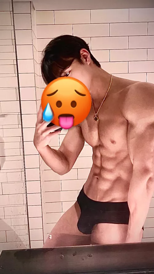 Women who want a horny, dominant, young Korean sex machine leave DM🤤