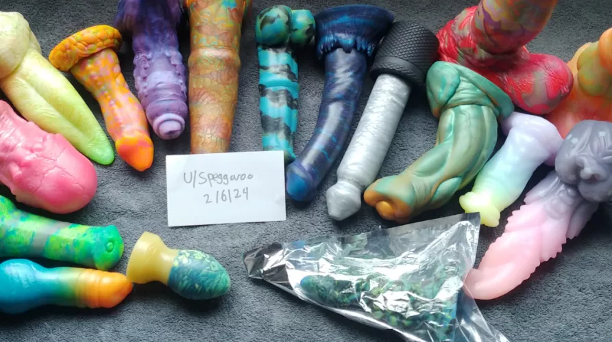 WTS/WTT Bad Dragons/Fantasy Grove toys in beautiful colors! Details and image album in comments