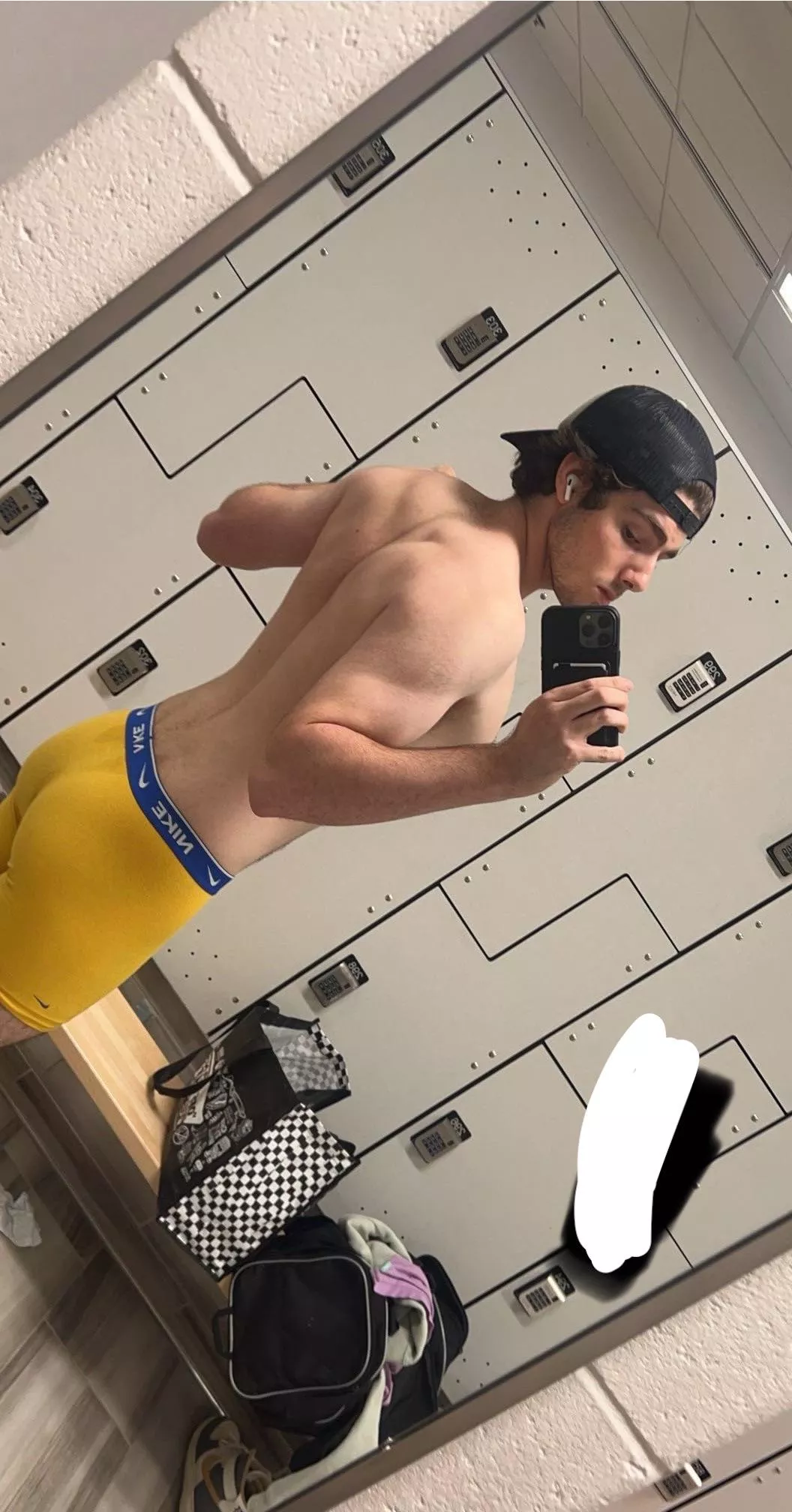 18m fit straight frat bro looking for similar. Dm pics for snap