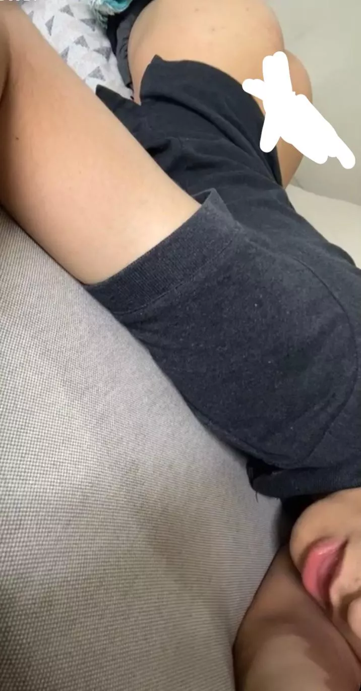 22m bottom from SoCal looking to help a guy with a deep voice cum on live