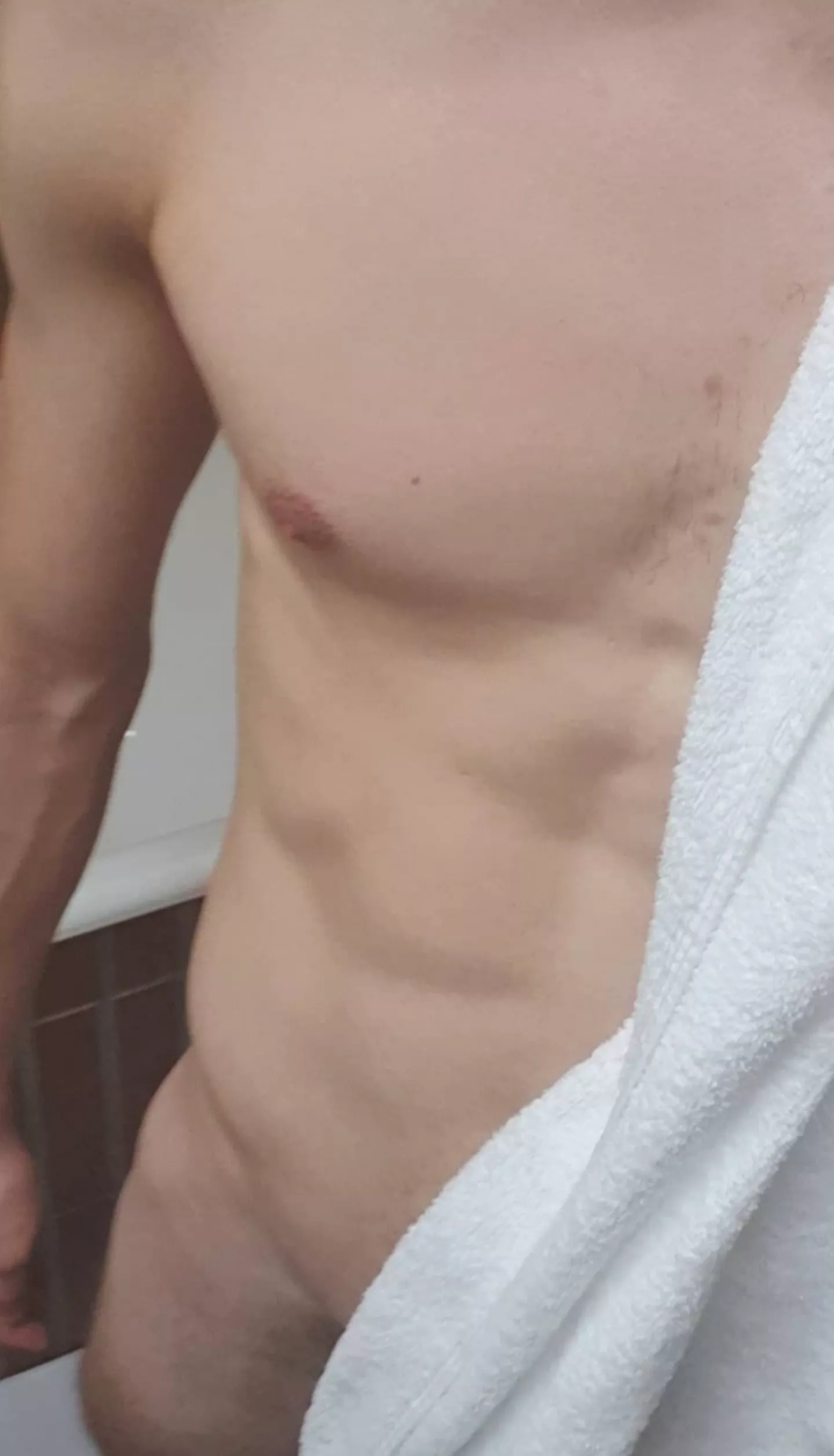 24 Straight guy here. Anyone wanna snap with me?