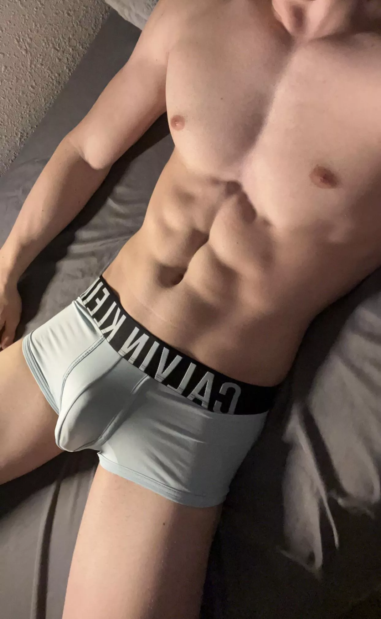 24 us into muscular fit guys send a pic o_j131