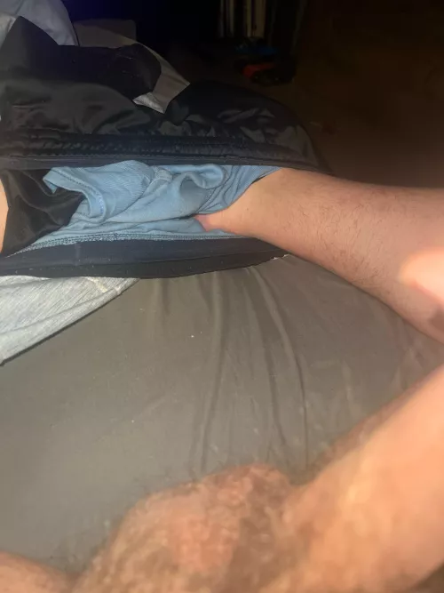 25 verbal dude looking for some hot guys to trade pics/vids. All are welcomed but some turn ons are verbal, 18-29, flexing, blonde/ginger, bush, accent, hung sc:hotstuff10596