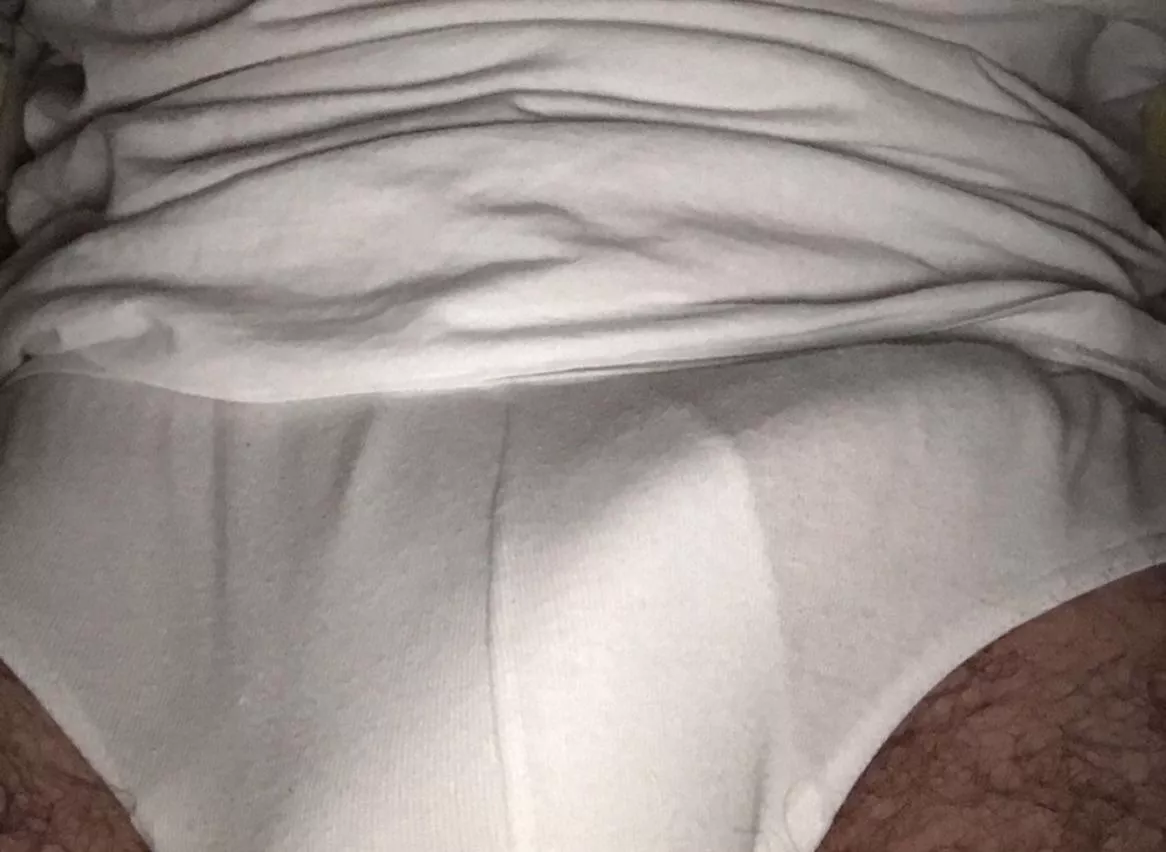 25, very tall guy with and average sized dick. I love getting outsized by shorter dudes and teased about it. Snap is yassinn2869