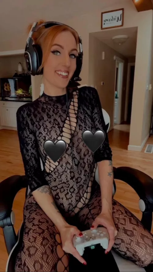 33 year old MILF that loves to game. Can I play with you…