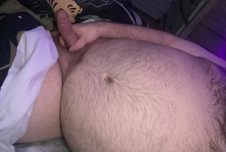 35 Horny bear chub. Anyone wanna swap pics and jerk off?