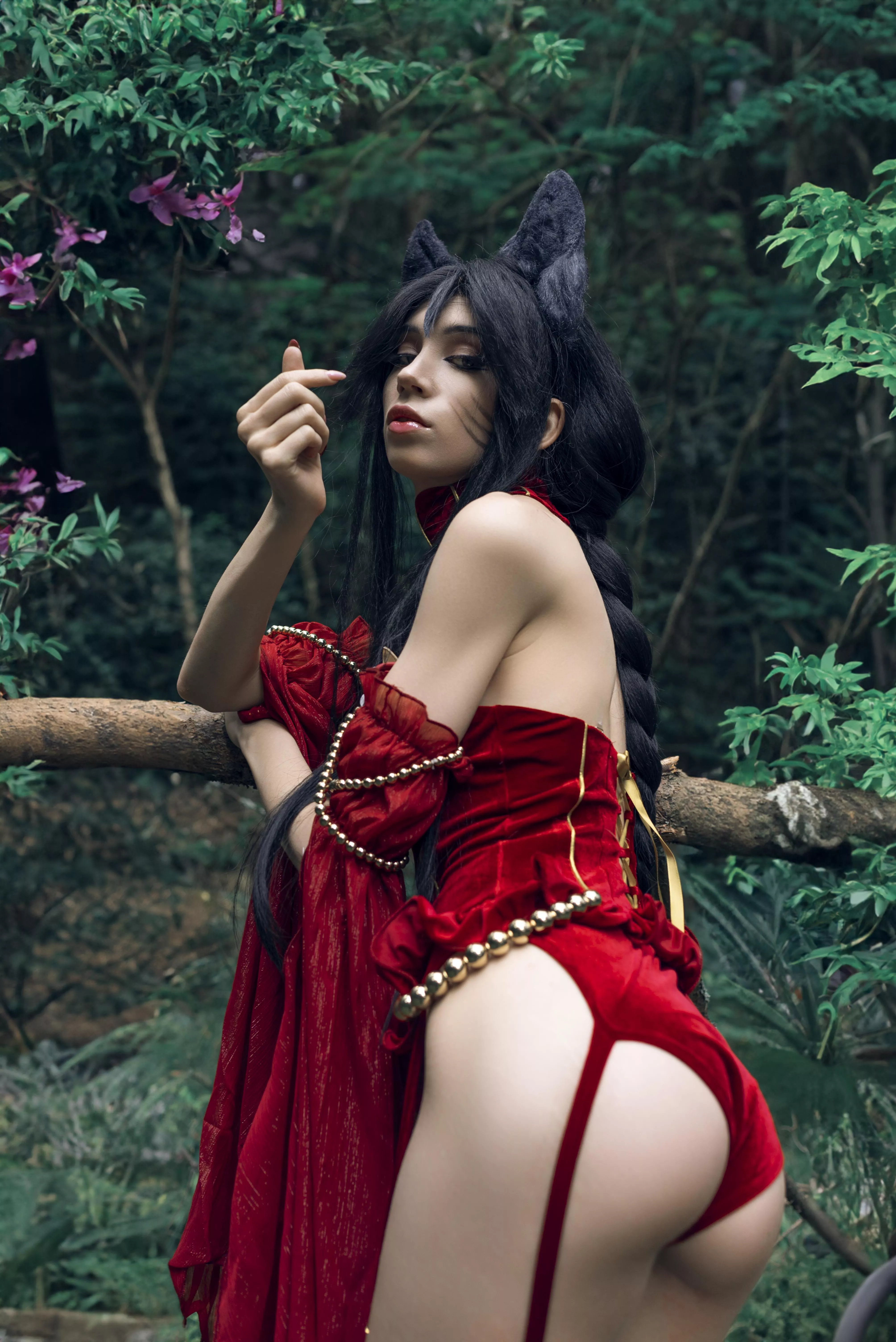 ahri wants you to take care of her four holes