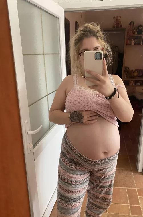 Am I attractive despite being pregnant?