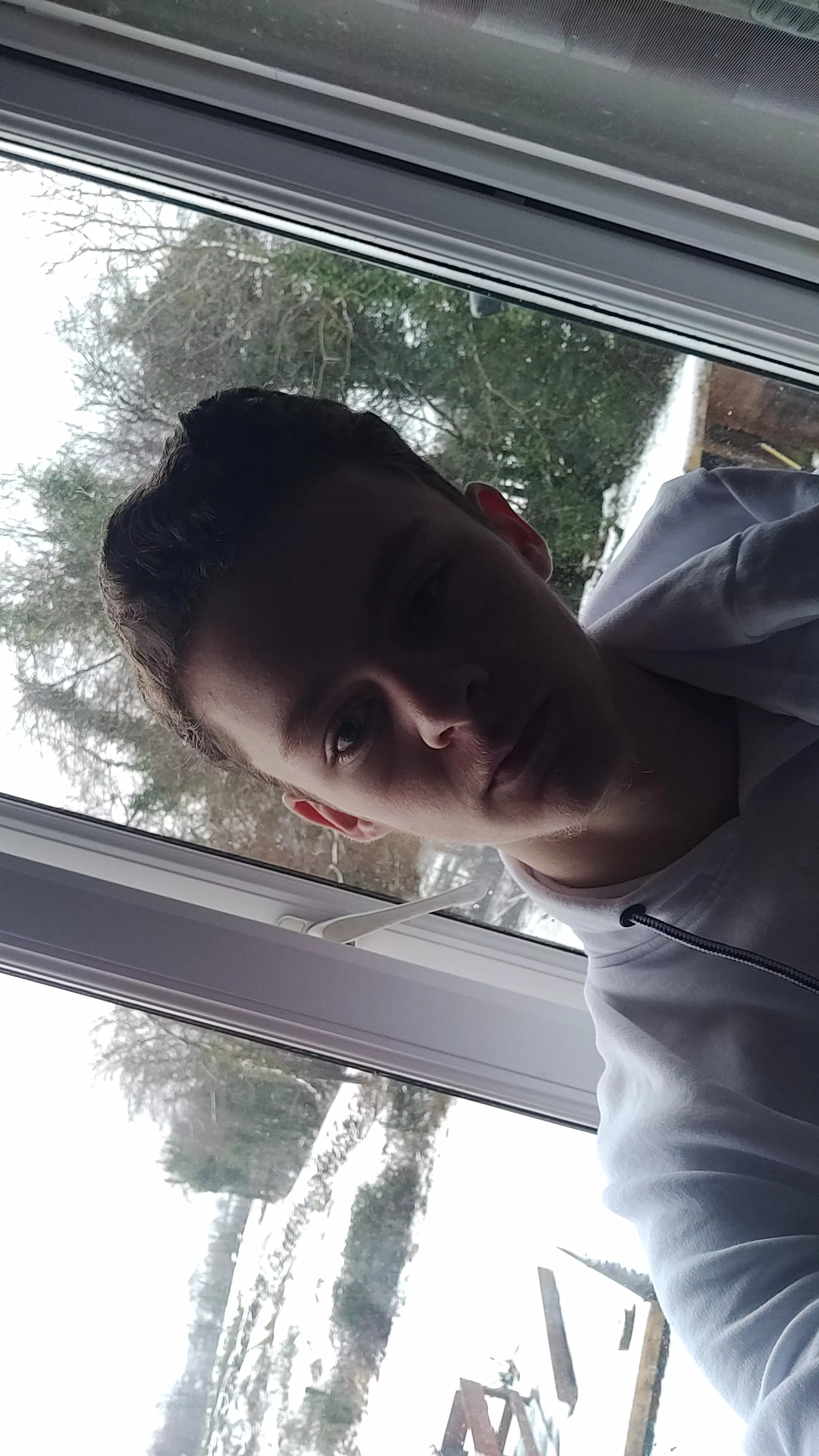 Anyone wanna chat and chill before I go to work?