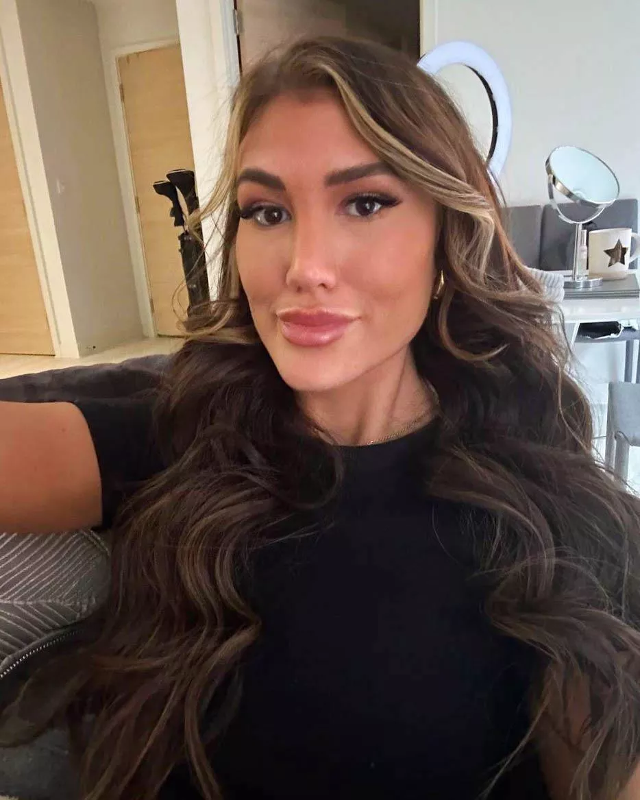 Are tall girls considered classy? Y or N