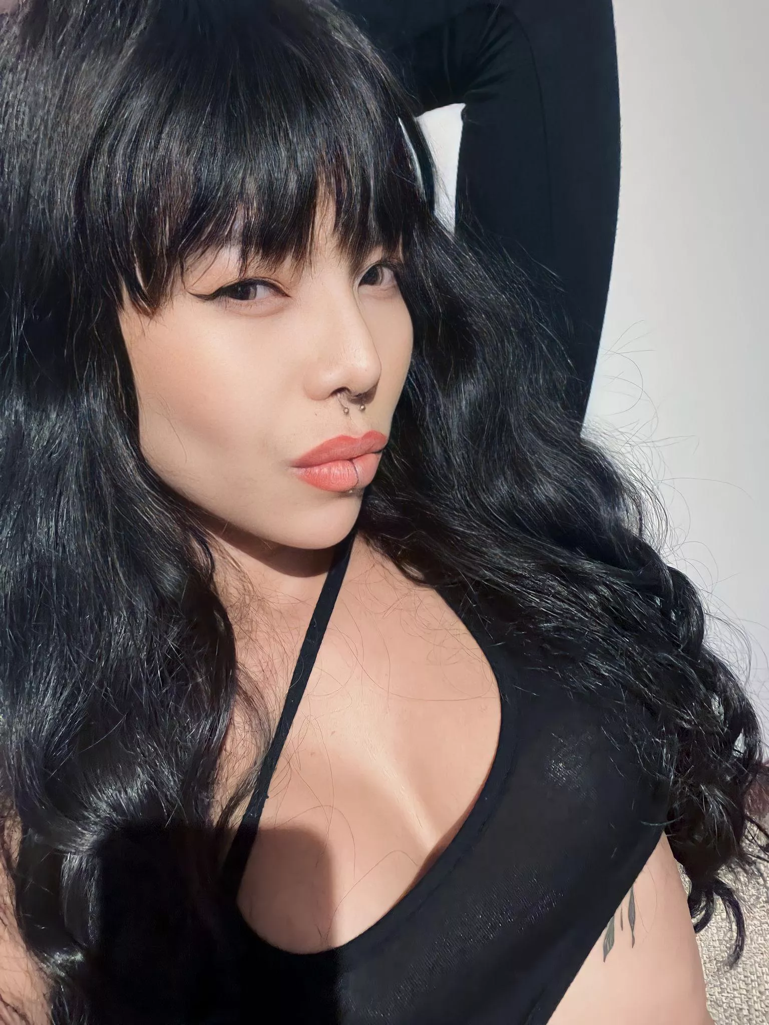 Can u resist the allure of my gaze? 😍