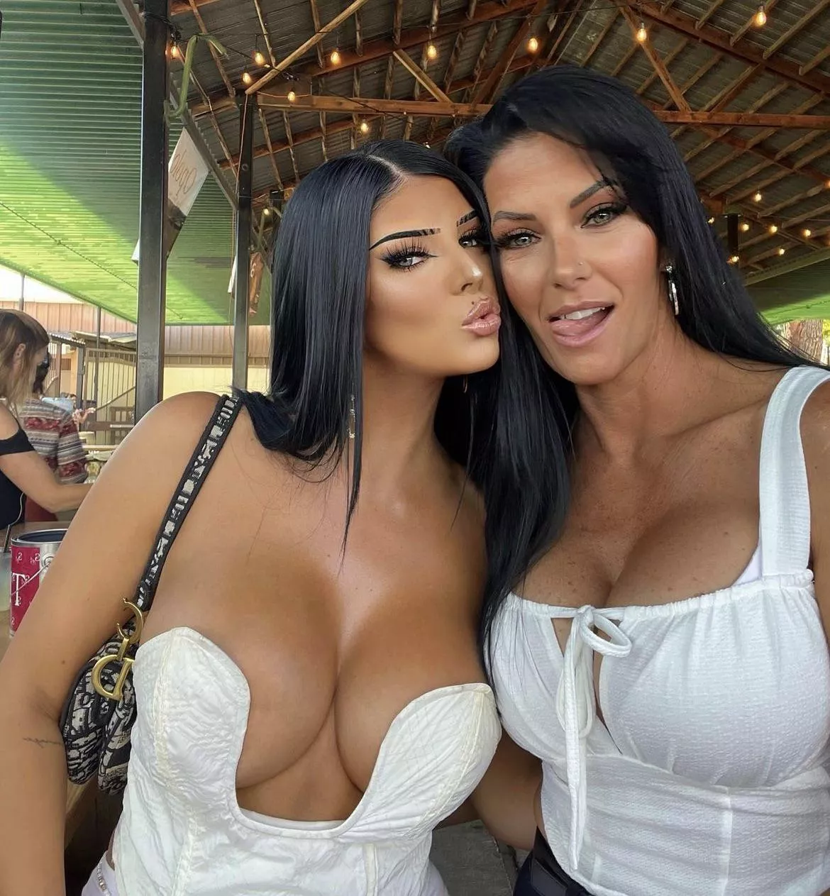 Daughter or Mom? [2]