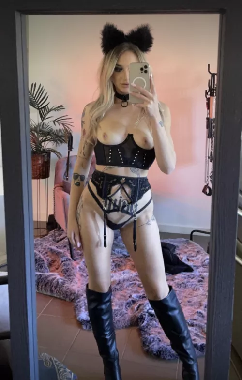 Do I look good in this outfit?