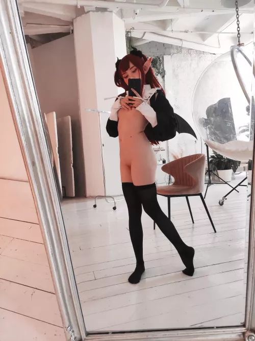 Do you like the pictures in the mirror ? 😏