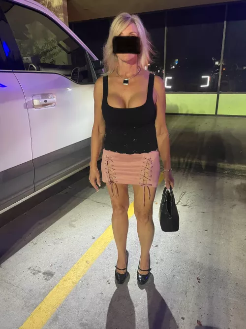 (F62) Would you be willing to take me out for drinks dressed like this?