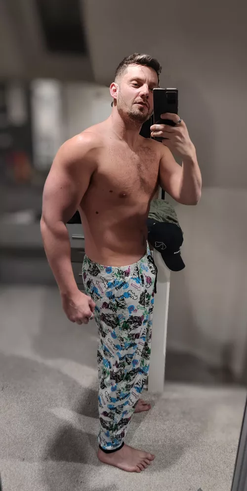 Happy Thursday!! Do you like my new Batman lounge pants?