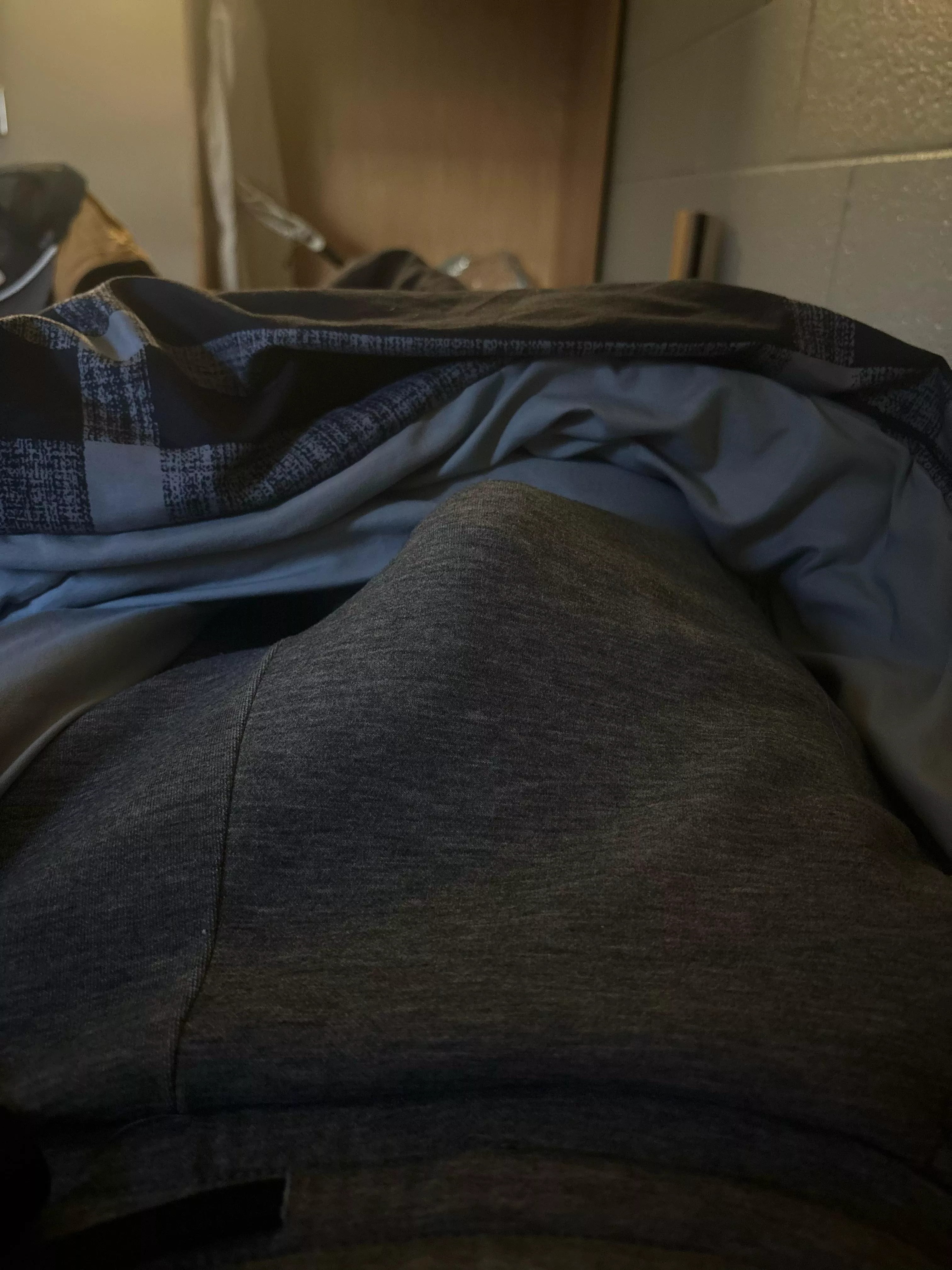 Holy shit my dick is so hard from morning wood