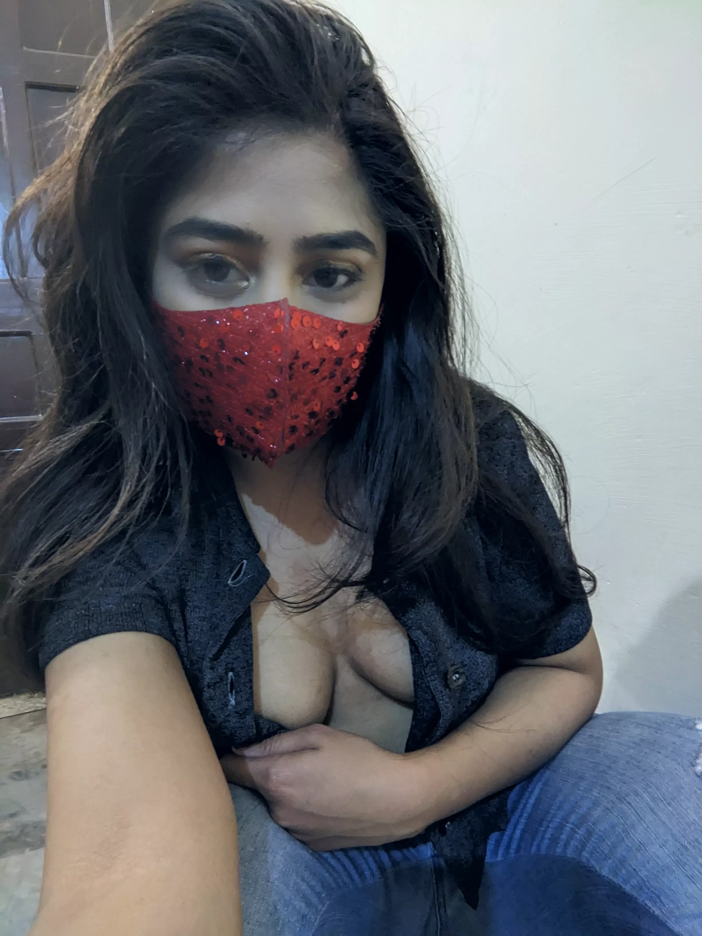 I only know white cocks from dick ratings (F18) 😳