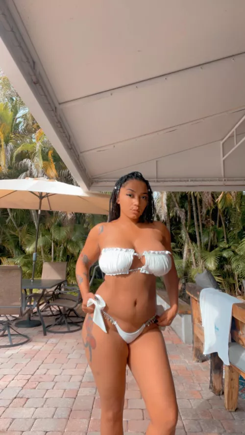 I wanna be, where the palm trees are…