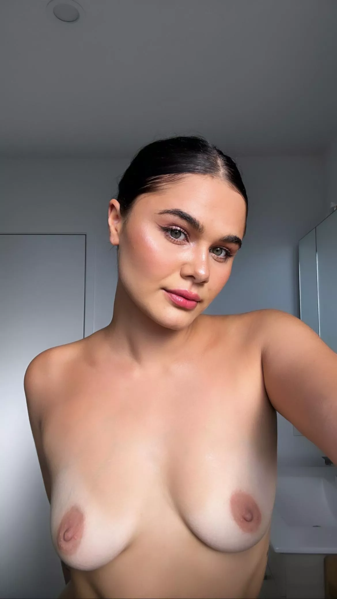 I will send you more nudes, if you promise to jerk off to them