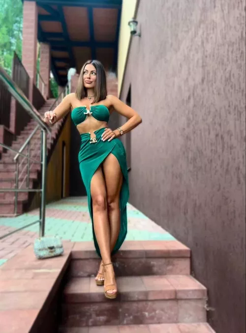 Milfs still can wear sexy dresses