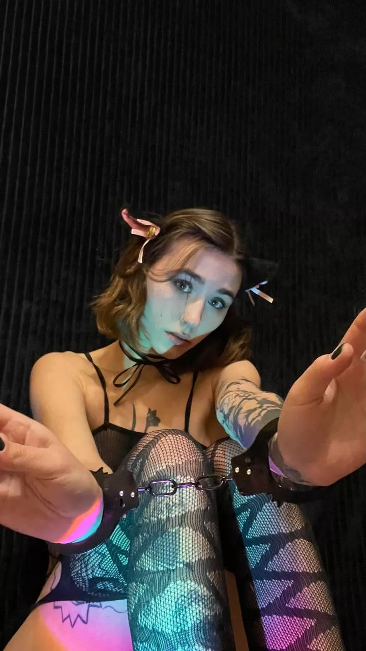 my hands are cuffed so you can do whatever you want to me, Master [F]