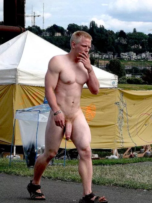 Now that’s a SCHLONG 🥵