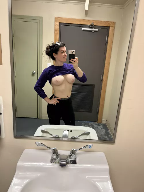 Park bathrooms are the perfect spot for taking topless selfies 🫡