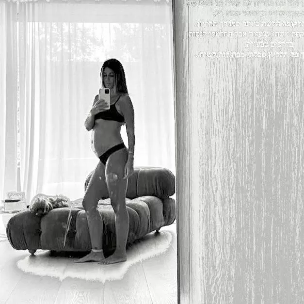 Pregnant Coral Simanovich