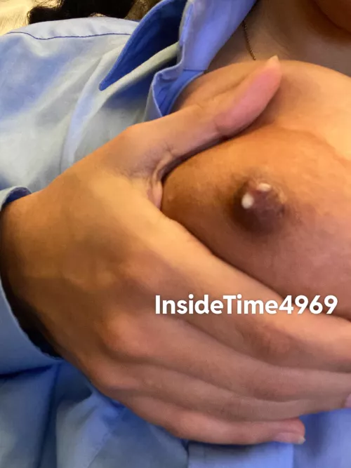 Someone teach me how to add videos on here y'all gotta see these squirt milk so effortlessly ahhahahah🤭🤭