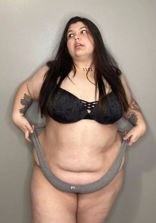 This 🐱 needs eating