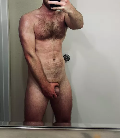 Who’s into post-run sweaty chests? 😏