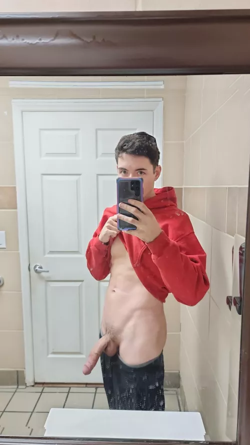 Wish I had a coworker to take care of me 😈