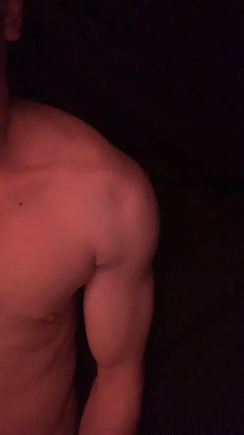 23 hmu if fit and hung @ ten_d663