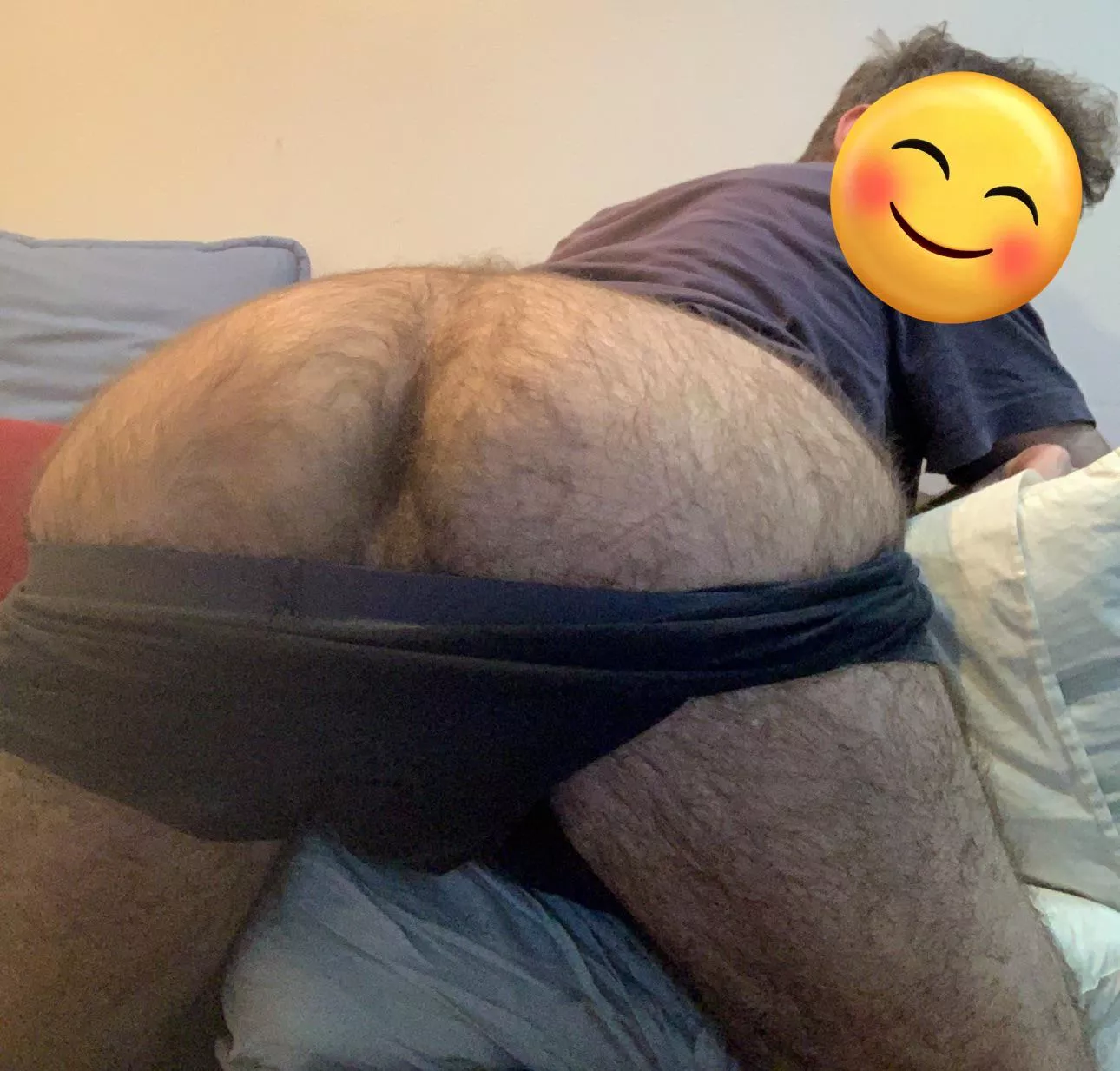 24 in shape DL Arab boy with a big furry bubble butt. 😉Horny as hell, snapp me: AmirKahr