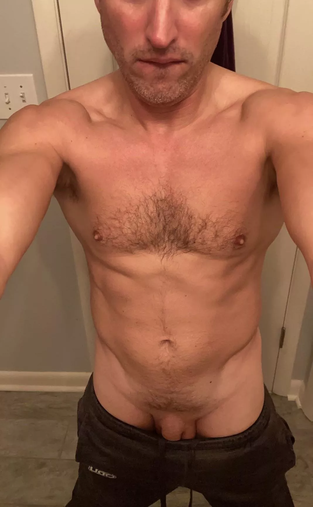 (46) 🎶 everyone’s getting naked for the weekend 🎶