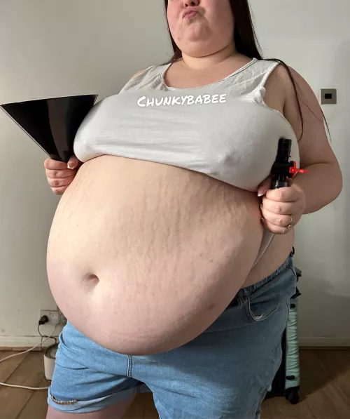 About to funnel ALOT of calories into this growing belly 🤭