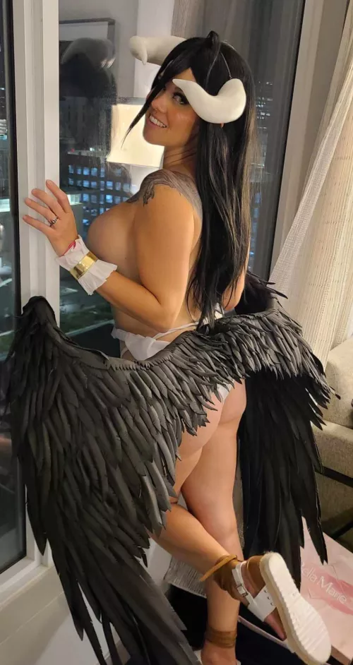 Albedo flashes her adoring fans, by lady_albedo_96