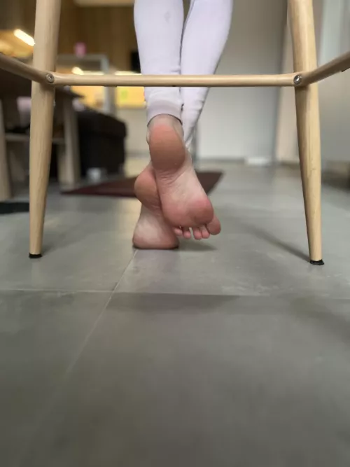 Be a good boy and get down here