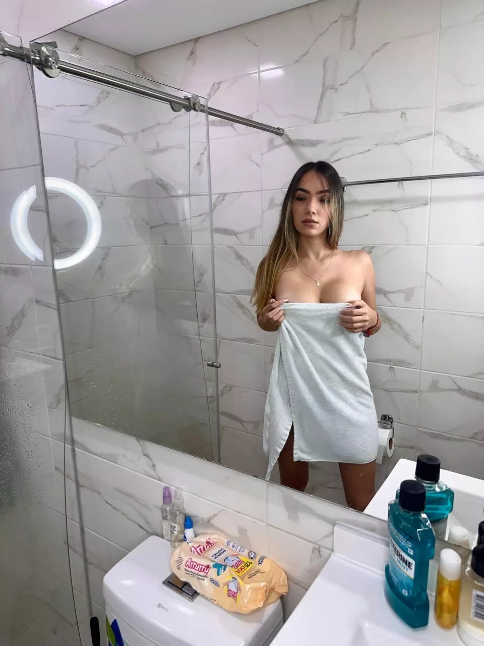 beautiful I pose for you in this mirror