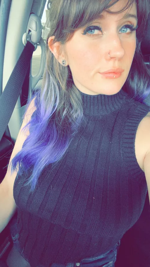 Does this shirt need a bra or nah ?