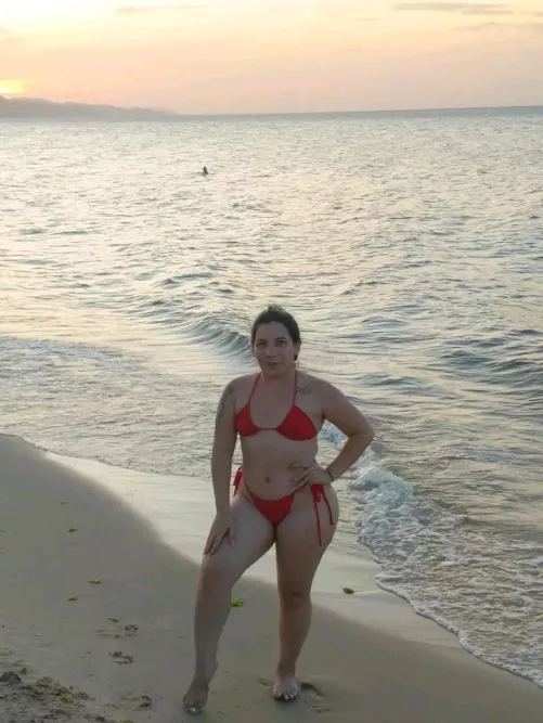 Hi guys, how does my swimsuit look?